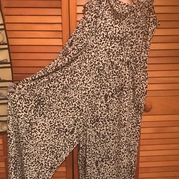Stylish Black and White Jumpsuit - Picture 1 of 4